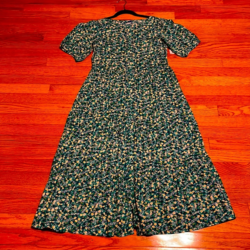NWT. Old Navy Green Floral MIDI Dress. XS